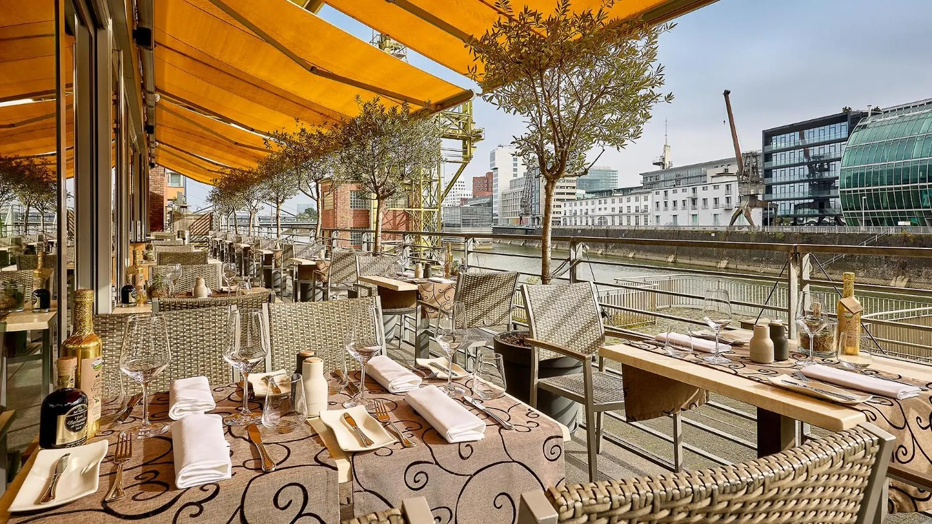 Courtyard By Marriott Duesseldorf Hafen Hotel